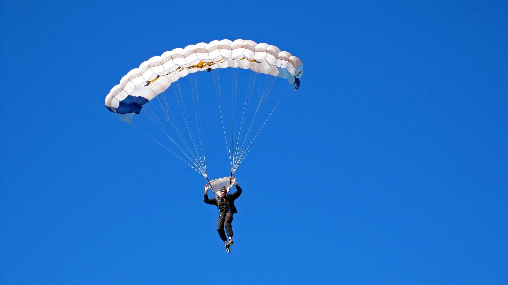 中国香港队赛制解析：团体比赛中如何精准配合与分工，香港队伍